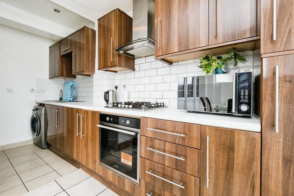 Additional image 5 of 3 bed terraced house for saleSt Thomas Gardens, Ilford IG1