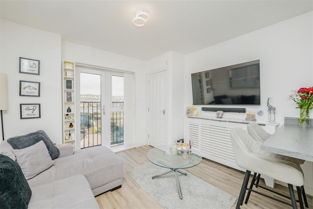 Additional image 7 of 2 bed flat for saleFfordd Penrhyn, Barry CF62