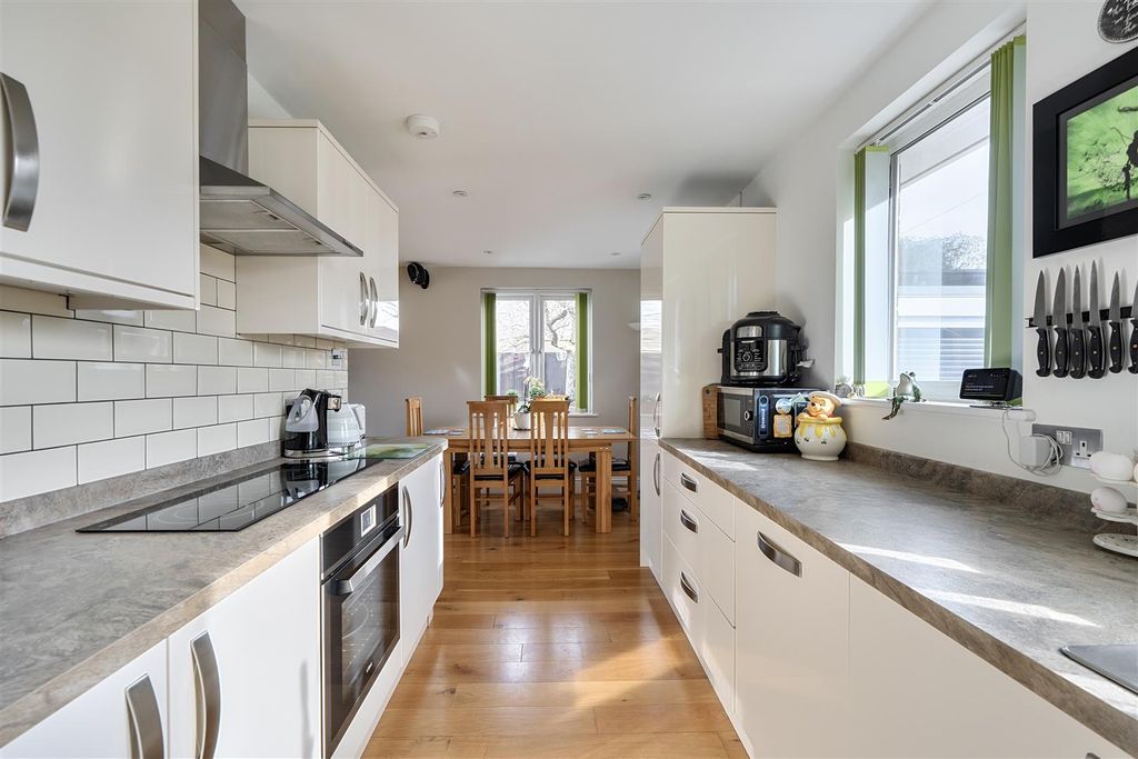 Additional image 2 of 3 bed detached bungalow for saleBushey Shaw, Ashtead KT21