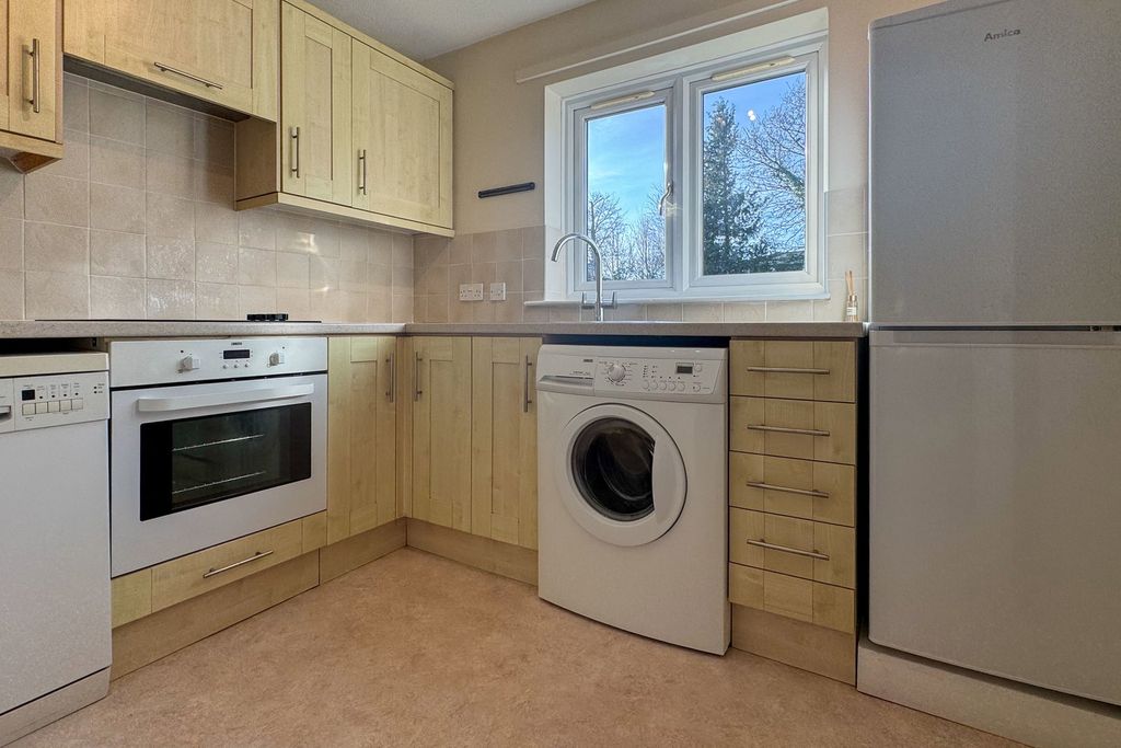 Additional image 3 of 2 bed flat for saleStation Road, Alresford SO24