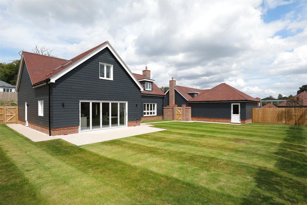 4 bed detached house for saleRoyal Oaks, Banstead, Surrey SM7