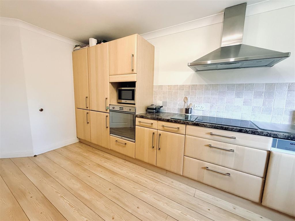 Additional image 8 of 2 bed flat for saleDunham Road, Altrincham WA14