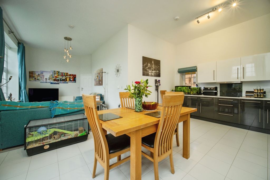 Additional image 9 of 2 bed flat for saleHospital Hill, Aldershot GU11