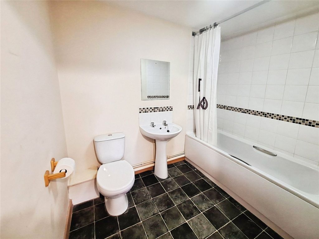 Additional image 7 of 2 bed flat for saleHeath End Road, Nuneaton, Warwickshire CV10