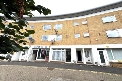 Hartlepool Court E16