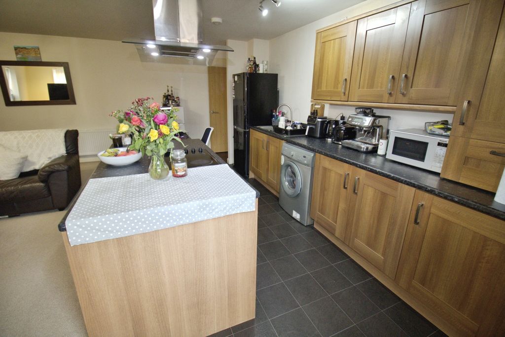 Additional image 3 of 2 bed flat for salePeterson Drive, Grimsby DN36