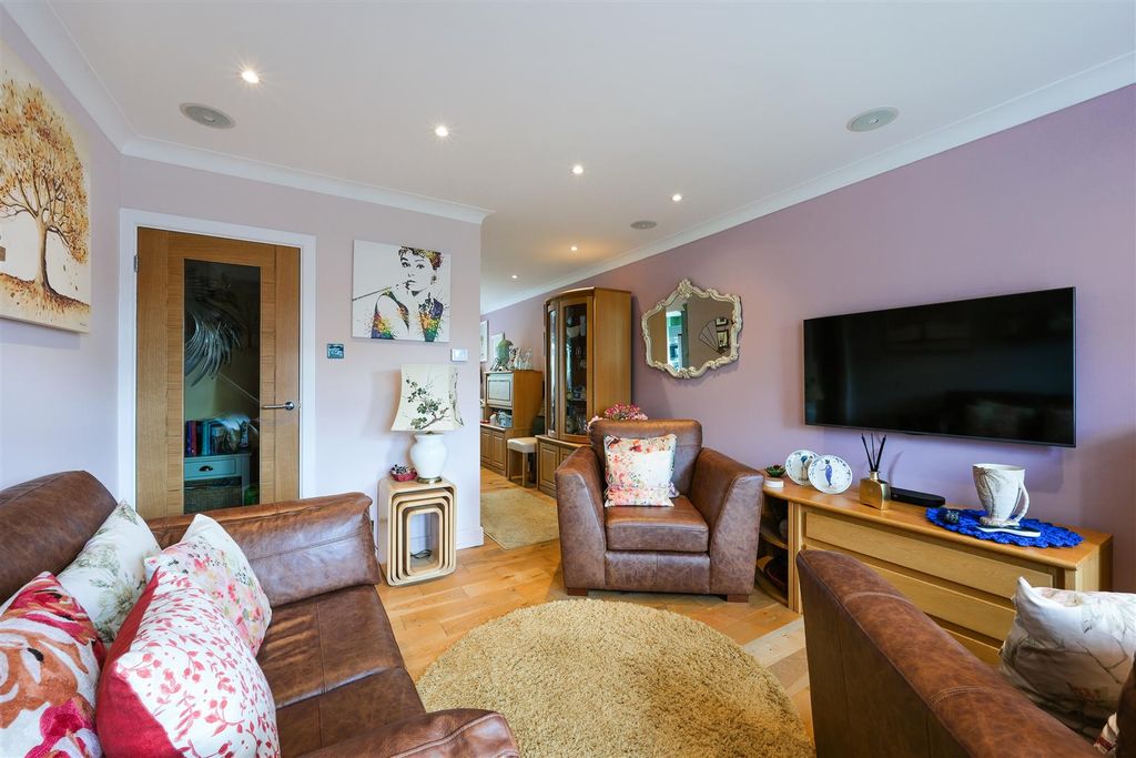 Additional image 7 of 2 bed flat for saleWell House, Woodmansterne Lane, Banstead SM7