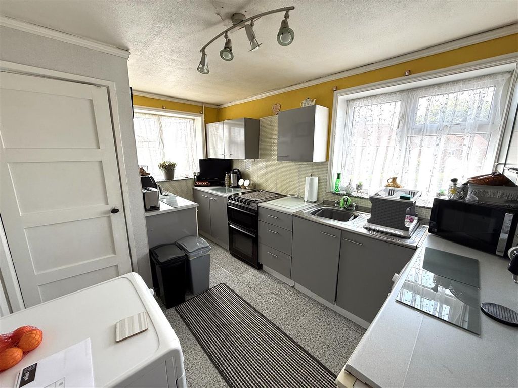 Additional image 7 of 2 bed flat for saleElm Avenue, Belper DE56