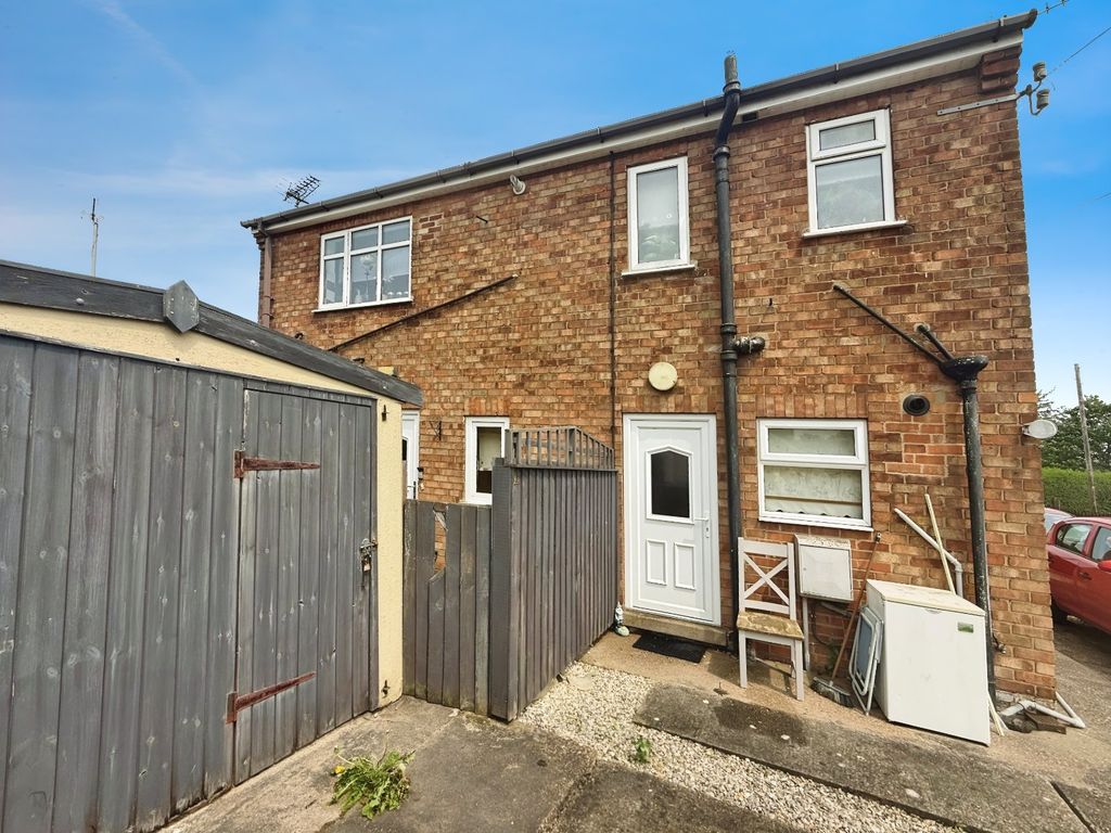 2 bed flat for salePeaks Avenue, New Waltham, Grimsby, South Humberside DN36