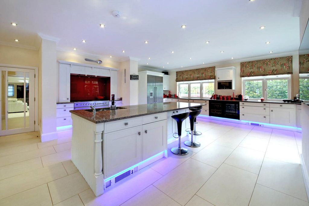 Additional image 5 of 7 bed detached house for salePenn Road, Beaconsfield, Buckinghamshire HP9