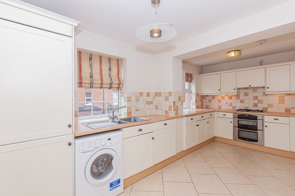 Additional image 2 of 2 bed flat for saleMarlborough Road, Banbury OX16