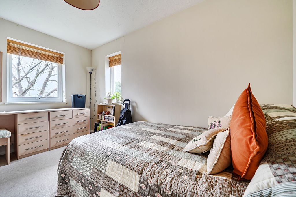 Additional image 14 of 2 bed flat for saleFarriers Close, Billingshurst RH14