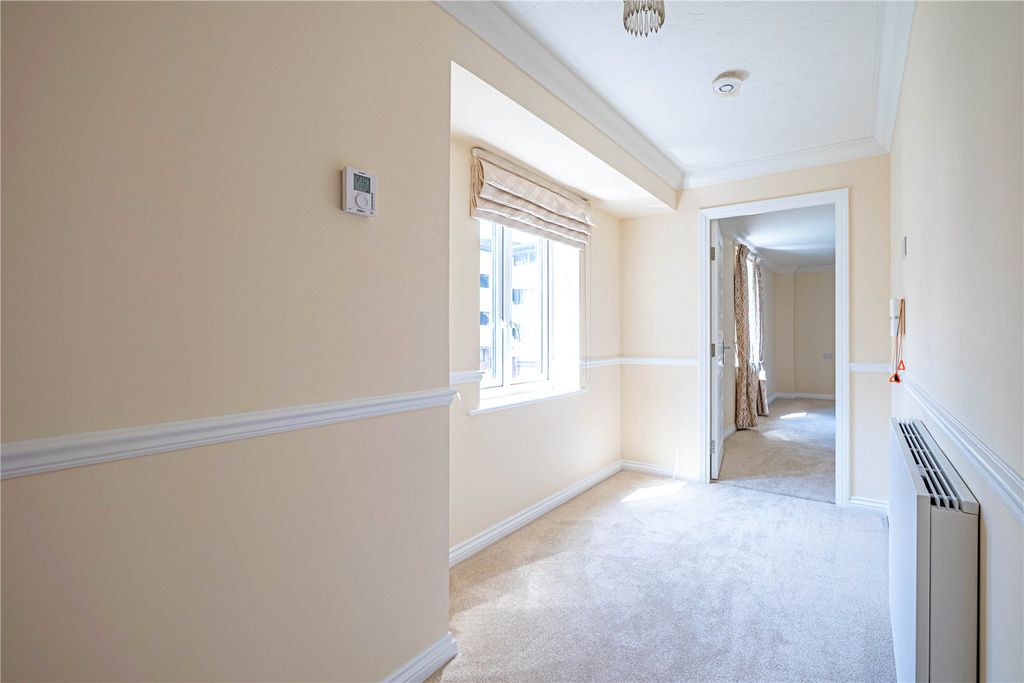 Additional image 9 of 2 bed flat for saleHigh Street, Berkhamsted, Hertfordshire HP4