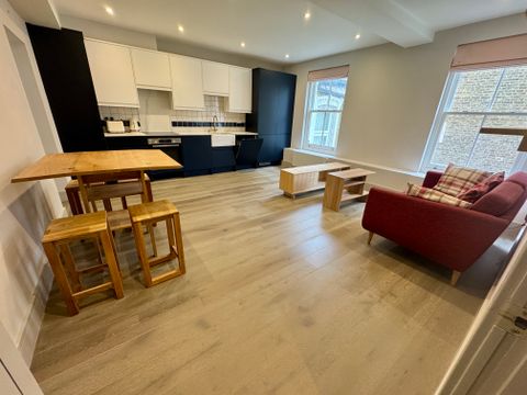 Oaklands Grove, London W12