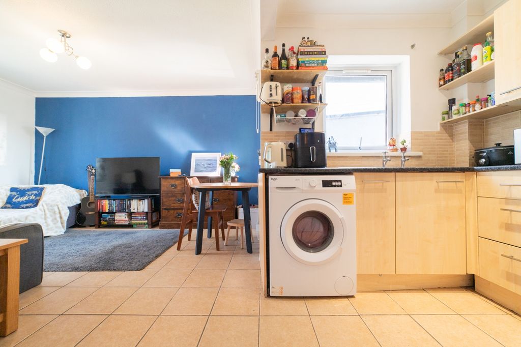 Additional image 8 of 2 bed flat for saleStacey Court, Roath CF24