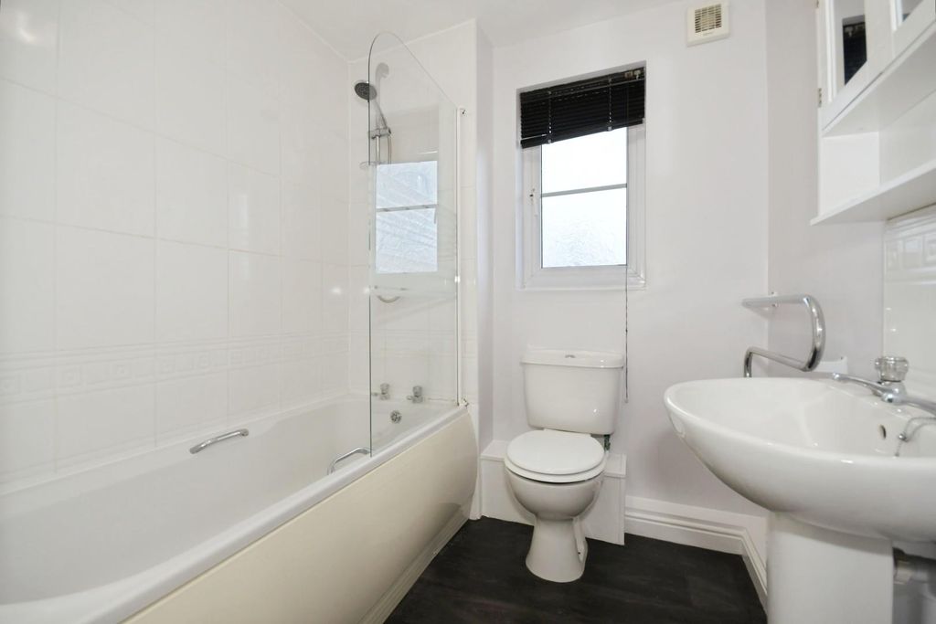 Additional image 7 of 2 bed flat for saleLincoln Way, North Wingfield, Chesterfield S42