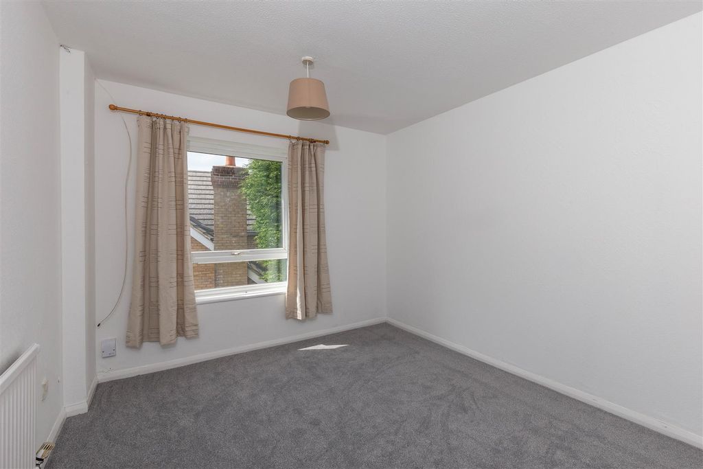 Additional image 4 of 2 bed flat for saleChiltern Park Avenue, Berkhamsted HP4