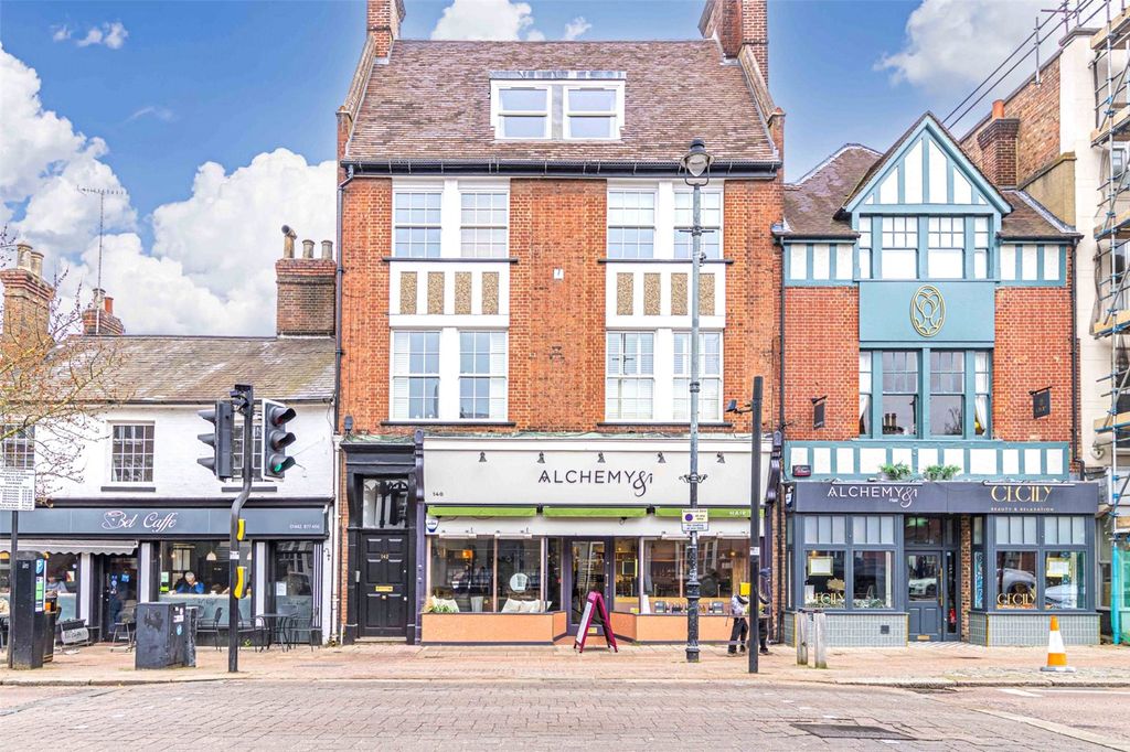 2 bed flat for saleHigh Street, Berkhamsted, Hertfordshire HP4