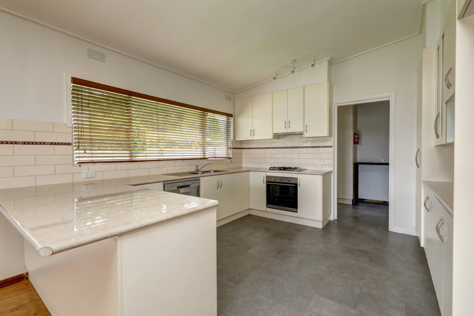 5 Denson Court, Cobram VIC 3644 photo 2