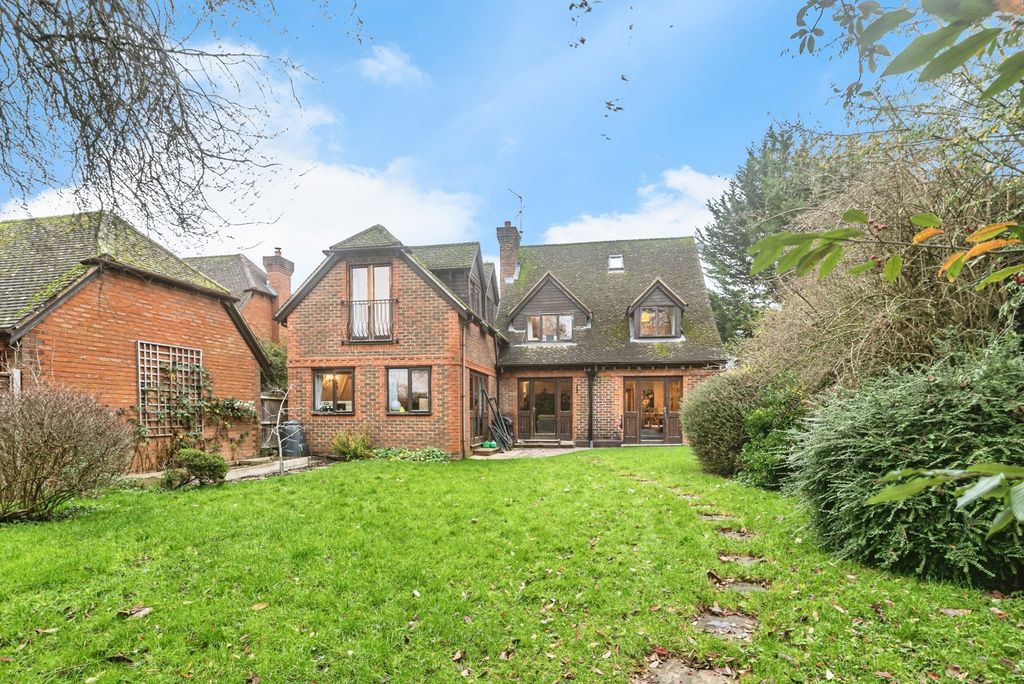 6 bed detached house for saleCrossborough Gardens, Basingstoke, Hampshire RG21