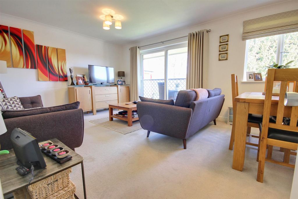 Additional image 3 of 2 bed flat for saleLong Lane, Beverley HU17
