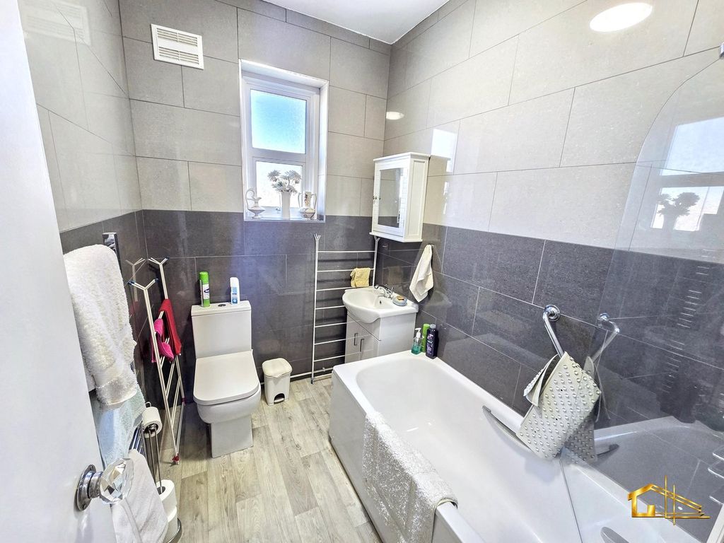 Additional image 14 of 2 bed flat for saleMotcombe Court, Bedford Avenue, Bexhill-On-Sea TN40