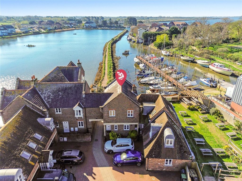 3 bed mews for saleQueen Street, Emsworth, Hampshire PO10
