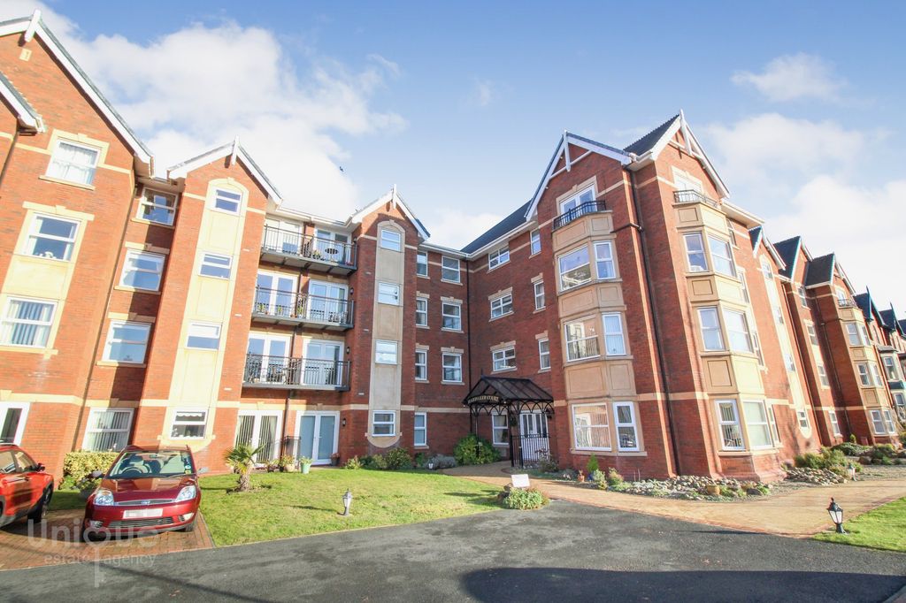 2 bed flat for saleHardaker Court, 319-323 Clifton Drive South, Lytham St. Annes FY8
