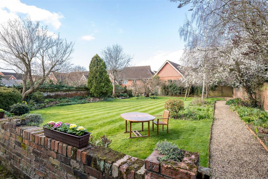 Additional image 24 of 8 bed semi-detached house for saleThe Crescent, Bedford MK40