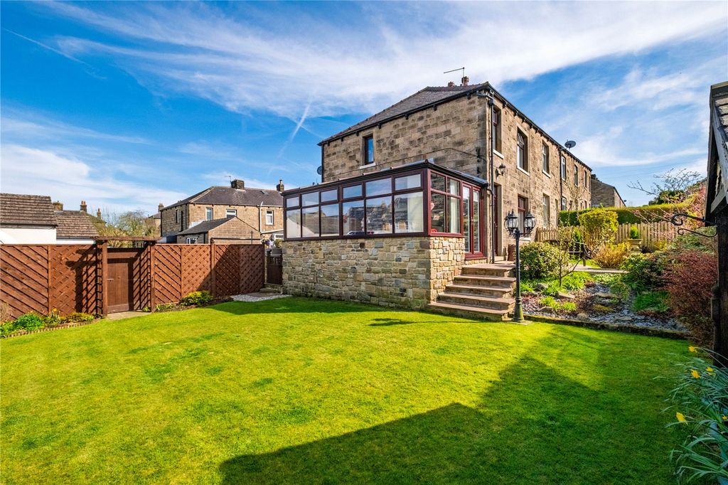 3 bed end terrace house for saleRosemount Avenue, Barnoldswick, Lancashire BB18