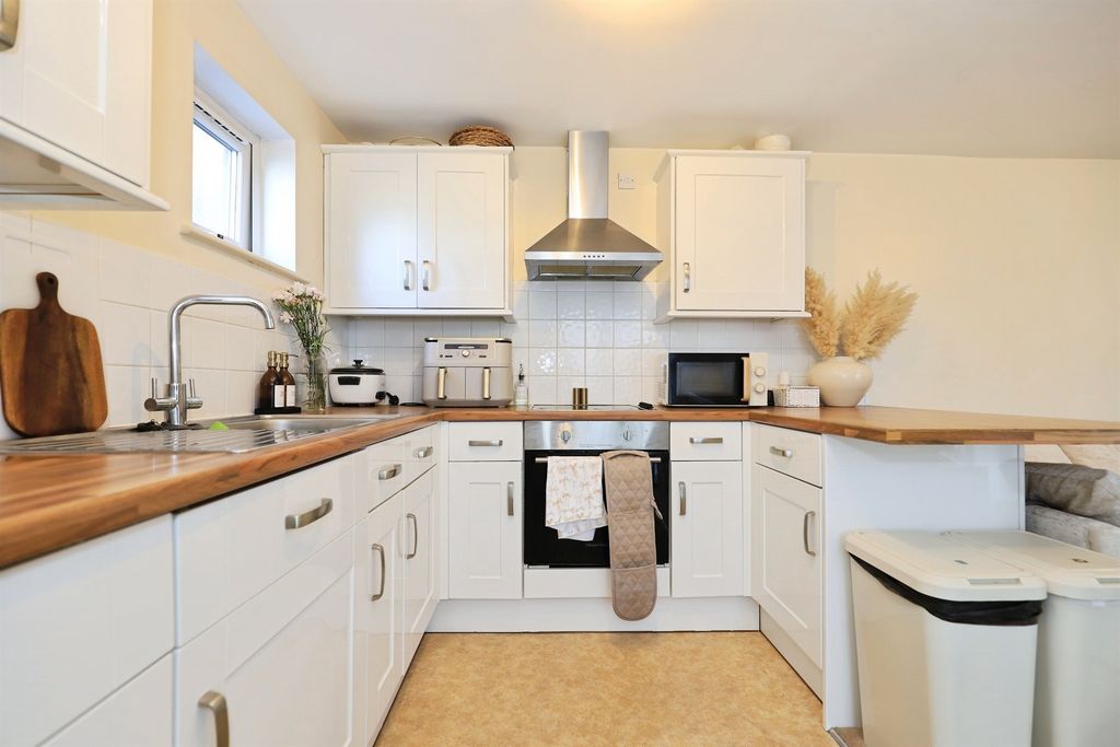 Additional image 6 of 2 bed flat for salePark Lane, Kidderminster DY11