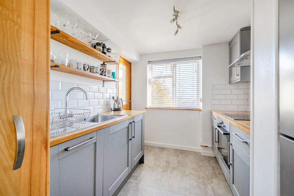 Additional image 7 of 1 bed flat for saleHilltop Road, Berkhamsted HP4