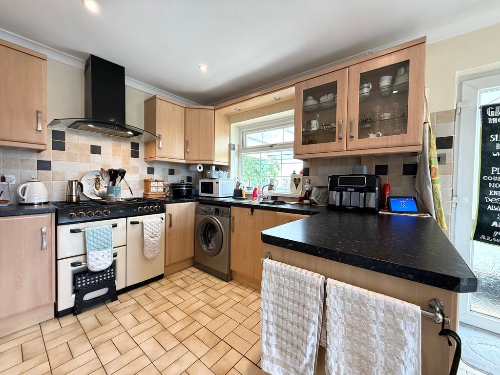 Additional image 5 of 3 bed detached bungalow for saleClaerwen Close, Cwmbach, Aberdare CF44