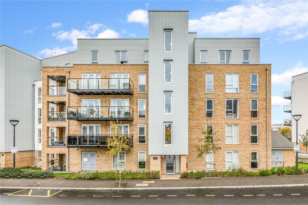 2 bed flat for saleAddlestone, Surrey KT15
