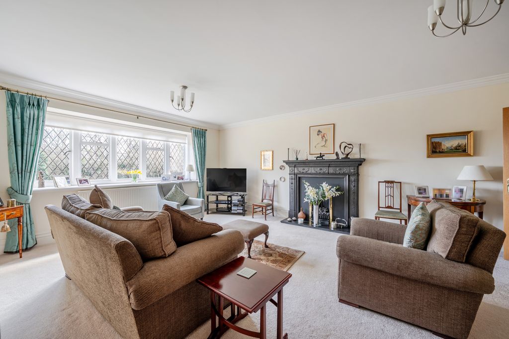 Additional image 2 of 3 bed flat for saleHolly Hill Drive, Banstead SM7
