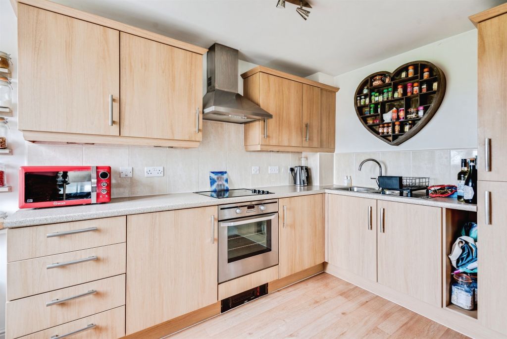 Additional image 5 of 2 bed flat for saleThornhill Close, Carterton OX18
