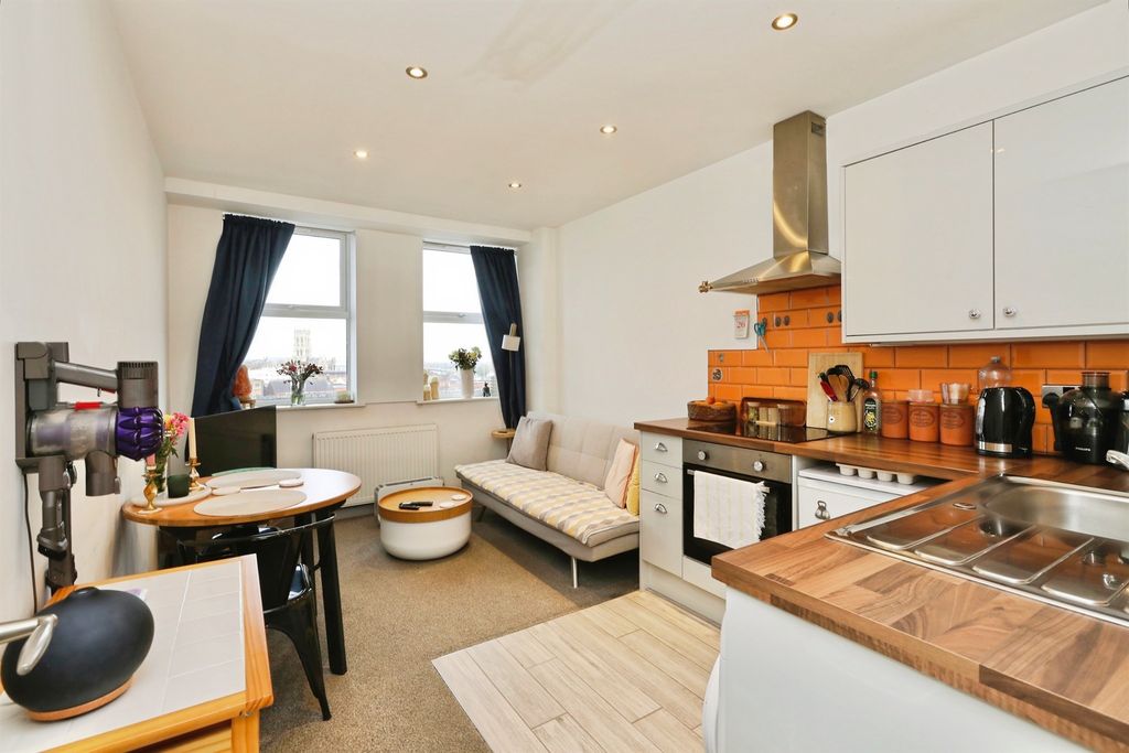 Additional image 2 of 1 bed flat for salePrinces Street, Doncaster DN1