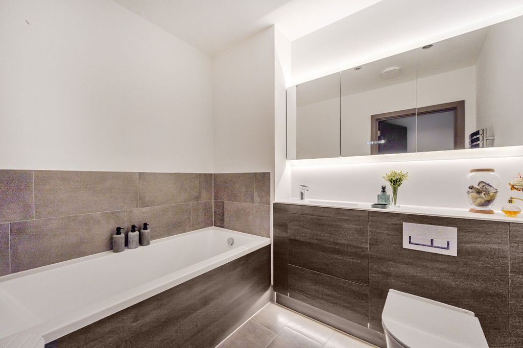 Additional image 7 of 2 bed flat for saleLeishman Views, Aldershot GU11