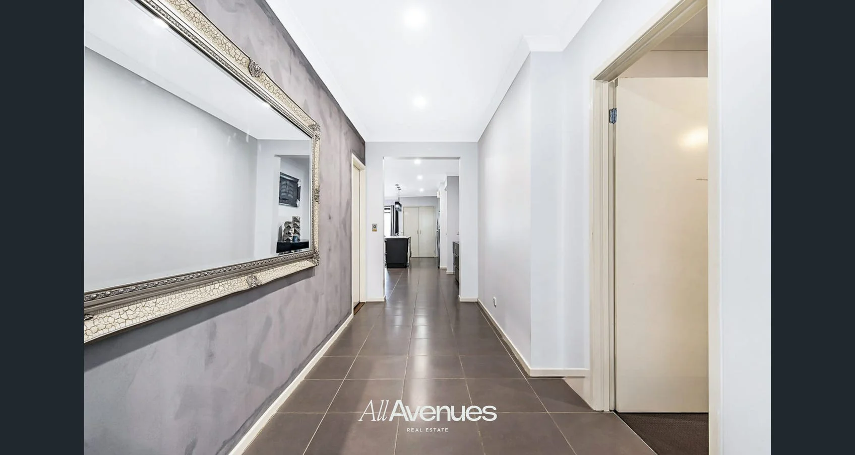 28 Abrus Cct, Cranbourne North VIC 3977 photo 2