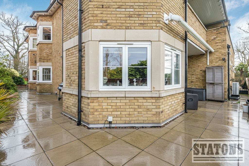 Additional image 23 of 3 bed flat for saleCockfosters Road, Barnet EN4