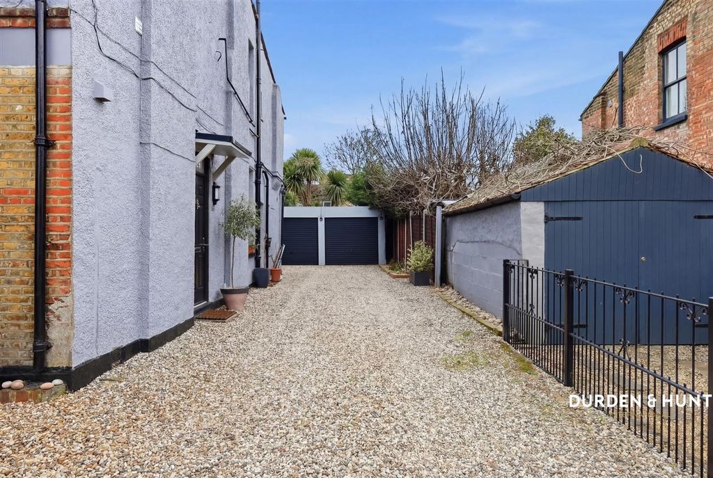 Additional image 23 of 2 bed flat for saleStanley Road, Hornchurch RM12
