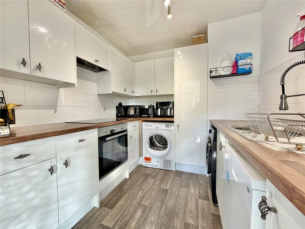 Additional image 2 of 2 bed flat for saleBirchett Road, Aldershot, Hampshire GU11