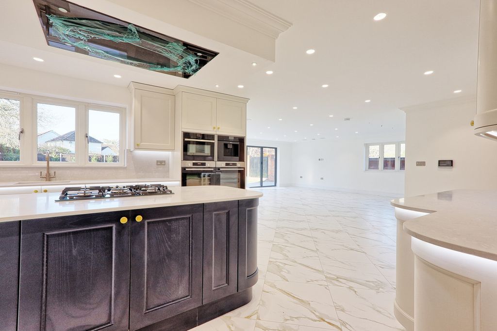 Additional image 13 of 6 bed detached house for saleCurtis Road, Emerson Park RM11