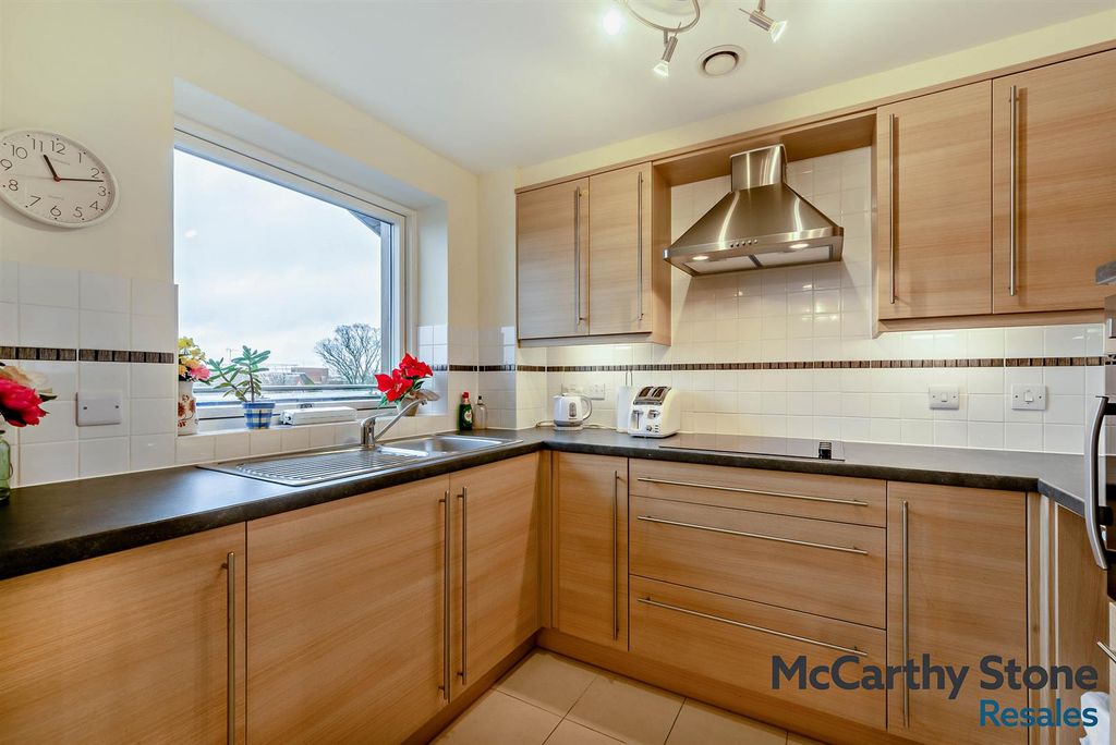 Additional image 4 of 2 bed flat for saleLady Susan Court, New Road, Basingstoke RG21
