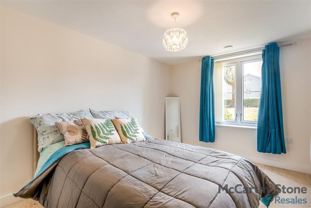 Additional image 16 of 1 bed flat for saleQueen Elizabeth Place, Orchard Lane, Alton GU34