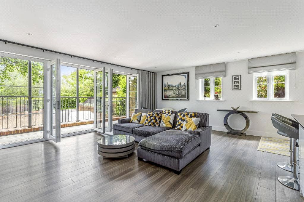 Additional image 2 of 2 bed flat for saleThe Groves, 46 Station Road, Beaconsfield, Buckinghamshire HP9