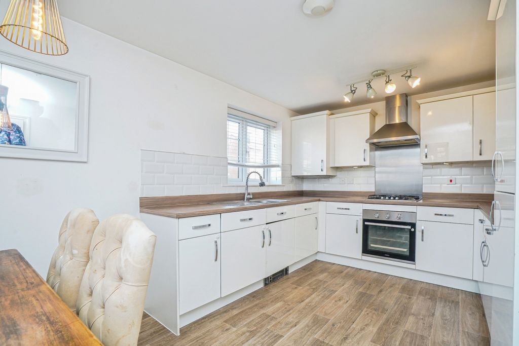 Additional image 3 of 3 bed semi-detached house for salePiebridge Way, Leeds LS12