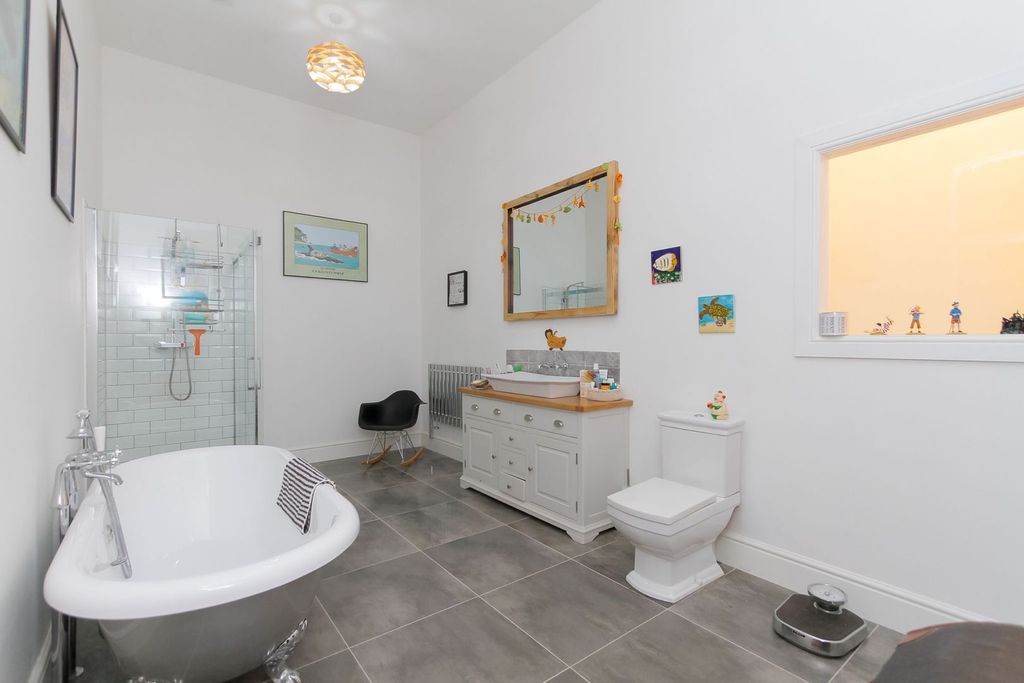 Additional image 15 of 5 bed property for saleChurch Street, Banff AB45