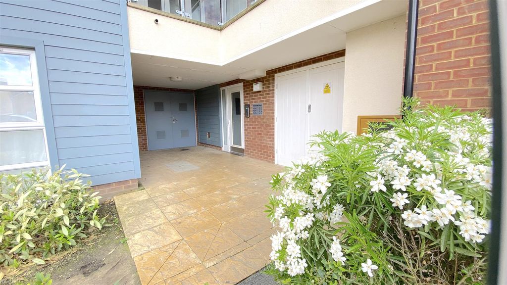 Additional image 8 of 2 bed flat for saleMorris Drive, Belvedere DA17