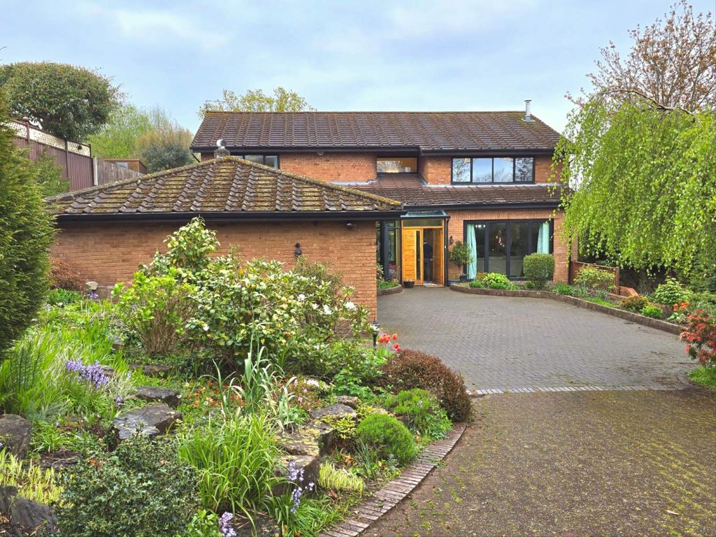 4 bed detached house for saleHeol Y Coed, Rhiwbina, Cardiff. CF14